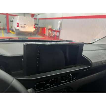 Moldura Fiamon 9’’ Citroen C3 2023 – Preto Piano para revenda, com acabamento premium e encaixe perfeito no painel.